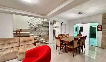 Casa com 3 quartos à venda na Rua Affonso Bartel, 245, Vila Baependi, Jaraguá do Sul por R$ 1.750.000