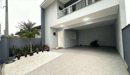 Casa com 3 quartos à venda na Rua Uruguai, Centro, Jaraguá do Sul por R$ 1.500.000
