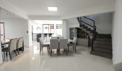 Casa com 3 quartos à venda na Fritz Bartel, 644, Vila Baependi, Jaraguá do Sul por R$ 1.200.000