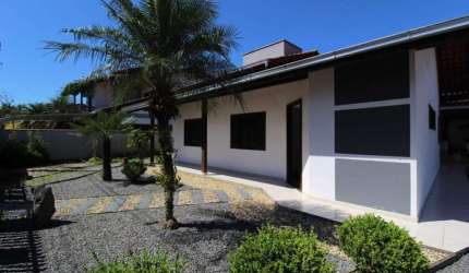 Casa à Venda em Jaraguá do Sul com 3 quartos - Bairro Três Rios do Sul