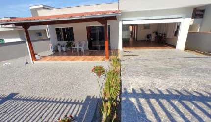 Casa com 3 quartos à venda na Rua Olímpio Junkes, Ilha da Figueira, Jaraguá do Sul por R$ 780.000