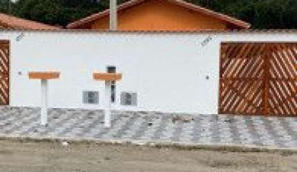 Casa no Jardim Jamaica, em Itanhaém - ficando lado praia, em rua cascalhada.