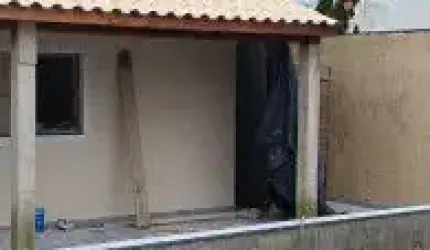 Casa no bairro Tupy, em Itanhaém - localizado lado praia, em rua calçada.
