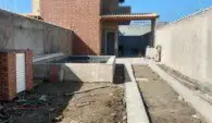 Casa sobreposta no bairro Cibratel 1, em Itanhaém - localizado lado praia, em rua calçada.