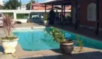 Casa no bairro Cibratel 1, em Itanhaém - sendo lado praia, em rua calçada.