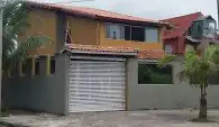 Casa no bairro Jardim Regina, em Itanhaém - sendo de frente ao mar, em rua asfaltada.