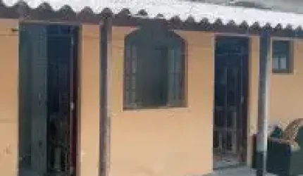 Casa no bairro Balneário Gaivota, em Itanhaém - sendo lado serra.