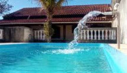 Casa no bairro Jardim Jamaica, em Itanhaém - localizado lado praia, em rua de cascalho.