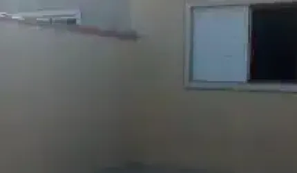 Casa no bairro Vila Loty, em Itanhaém - sendo lado serra, em rua de terra.