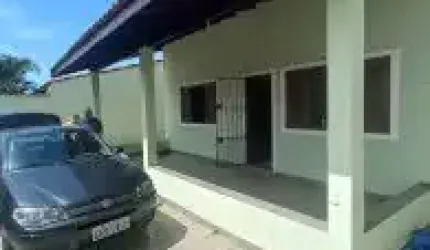 Casa no bairro Balneário Gaivota, em Itanhaém - sendo lado praia, em rua de terra.
