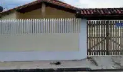 Casa no bairro Belas Artes, em Itanhaém - sendo lado praia.