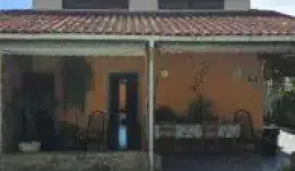 Casa no bairro Jardim das Palmeiras, em Itanhaém - sendo lado praia, em rua calçada.