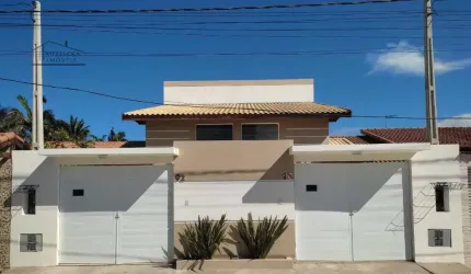 Ótima casa no bairro Tupy, em Itanhaém - sendo lado praia, em rua calçada.