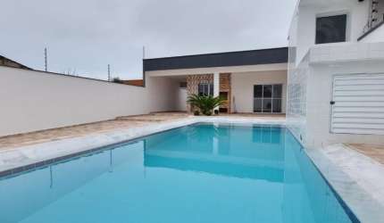Casa à venda no bairro Jardim Jamaica, em Itanhaém ** Localizada lado praia, em rua calçada.