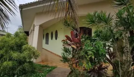 Excelente casa à venda no bairro Praia do Sonho, em Itanhaém ** Sendo lado praia, em rua calçada.