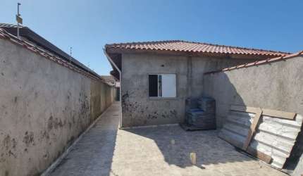 Casa à venda no bairro Jardim Jamaica, em Itanhaém * Localizada lado praia, em rua calçada.