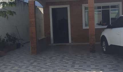 CASA A VENDA EM ITANHAEM - CIBRATEL II - COM PISCINA E CHURRASQUEIRA .