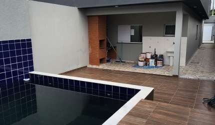 CASA COM PISCINA A VENDA EM ITANHAÉM/SP.