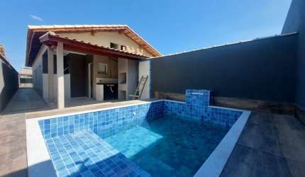 CASA NOVA COM PISCINA Á 1300 METROS DO MAR - ITANHAÉM/SP.
