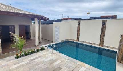 CASA NOVA COM PISCINA Á VENDA EM ITANHAÉM - 1200M DO MAR .
