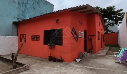 Casa lote inteiro a venda em Itanhaém/SP.