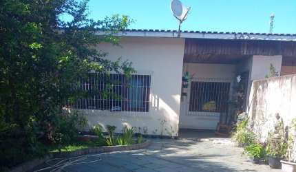 Casa com 03 dormitórios a 1200m do mar - Belas Artes em Itanhaém.
