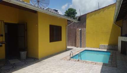 Casa com 4 dormitórios e piscina á venda em Itanhaém á 200m do mar.