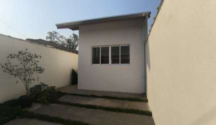 Casa á venda em bairro residencial próximo ao Belas Artes em Itanhaém/SP.