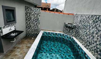 Casa geminada moderna com piscina ,á venda em Itanhaém , litoral sul de SP.