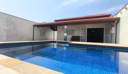 Casa lote inteiro com piscina á venda em Itanhaém/SP - 300m do mar