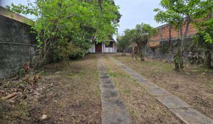 Chalé em terreno de 380m² á venda em Itanhaém- 500m do mar