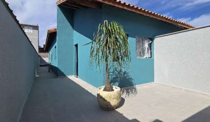 Casa a venda em Itanhaém - com PISCINA á 1500m do mar - Jardim Jamaica