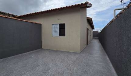 Casa nova piscina á 1300m do mar - Balneário Tupy