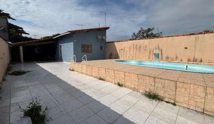 CASA LOTE INTEIRO COM PISCINA - ACEITA FINANCIAMENTO BANCÁRIO- ITANHAÉM/SP.