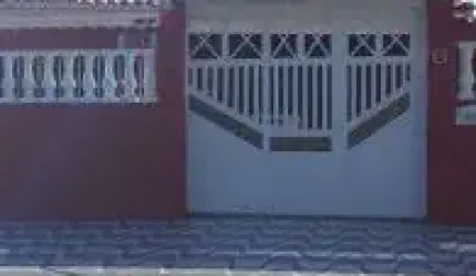 Linda casa localizada no Campos Elísios - em rua calçada, possui piscina com cascata