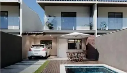 Linda casa localizada no bairro Suarão - lado praia.