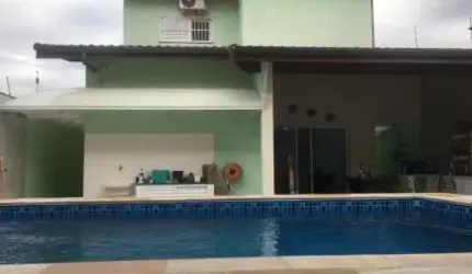 Linda casa localizada no bairro Praia do Sonho - lado praia