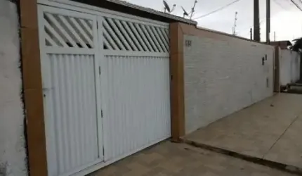 Belíssima casa localizada no bairro Belas Artes, lado praia - possui academia, brinquedoteca.
