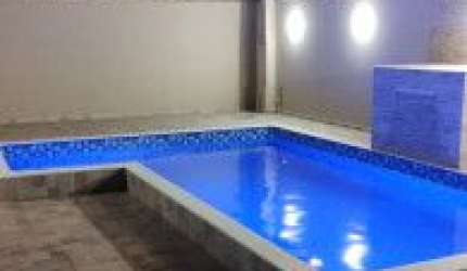 Linda casa localizada no bairro Luizamar Mirim, em Itanhaém - Possui acabamento fino, portão automático, piscina com cascata e área gourmet com churrasqueira.