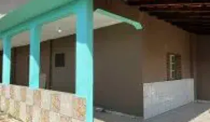 Excelente chácara localizada no bairro Cibratel, em Itanhaém - Possui piscina, churrasqueira, varanda, cerca elétrica e portão automático.