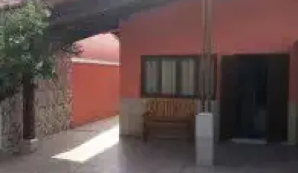 Excelente casa localizada no Jardim das Palmeiras, em Itanhaém - lado praia, à 50 metros do mar.