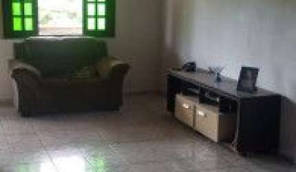 Excelente casa no bairro Santa Julia, em Itanhaém - Possui churrasqueira, edícula e salão comercial.