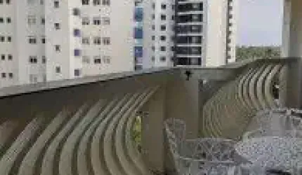 Belíssimo Apartamento na cobertura em Riviera de São Lourenço, em Bertioga, lado praia à 1 quadra do mar.