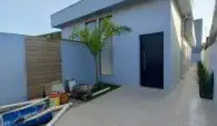 Excelente casa no bairro São Fernando, em Itanhaém - localizada lado praia em rua calçada.