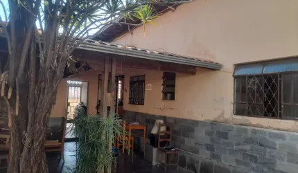 Casa com 3 quartos à venda na Saudade, Belo Horizonte  por R$ 470.000
