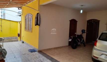 Vendo casa de 3 quartos e 2 pavimentos no Ana Lúcia