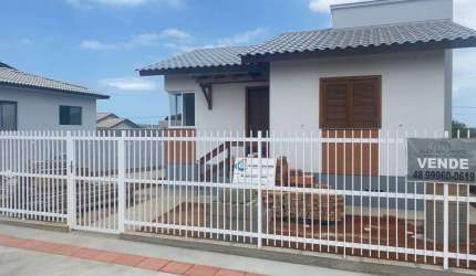 Casa a venda no bairro Floresta 2, em Criciúma. Casa novinha