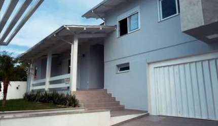 Casa grande a venda no Pio Corrêa em Criciúma. Leo Lombardi.