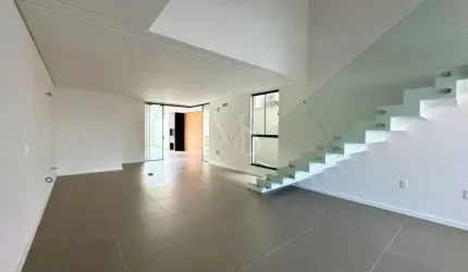 Sobrado Geminado Alto Padrão no Bairro Floresta, com 03 suítes e piscina, pronto para morar!!