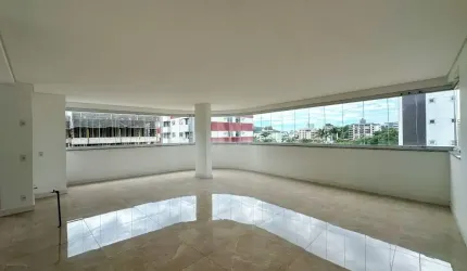 Apartamento amplo com 03 suítes, sendo 01 suíte master no Edifício Goldsteig no Bairro América